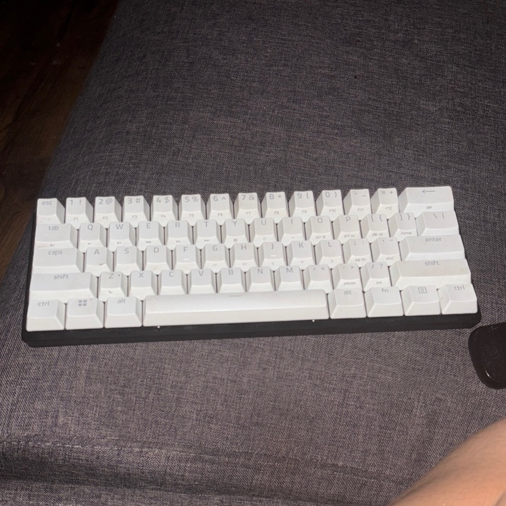 White Mechanical Keyboard - Picture 4 of 9